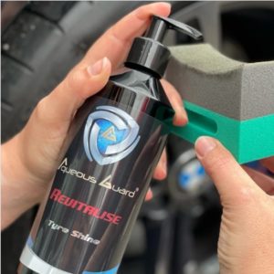 AQUEOUS GUARD Revitalise 150ml Long lasting Tyre Shine with Curved Tyre Sponge